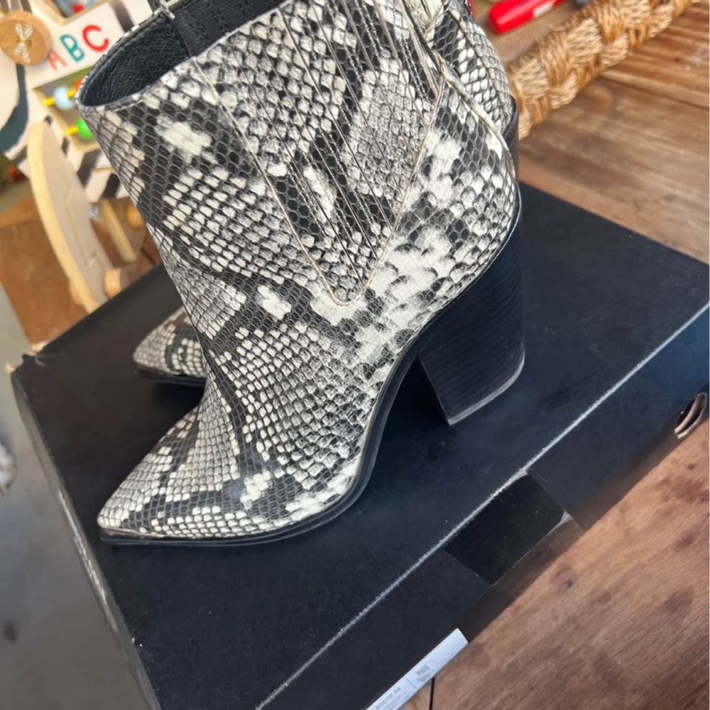 Kenneth Cole Black and Gray Ankle Booties Snakeskin Print